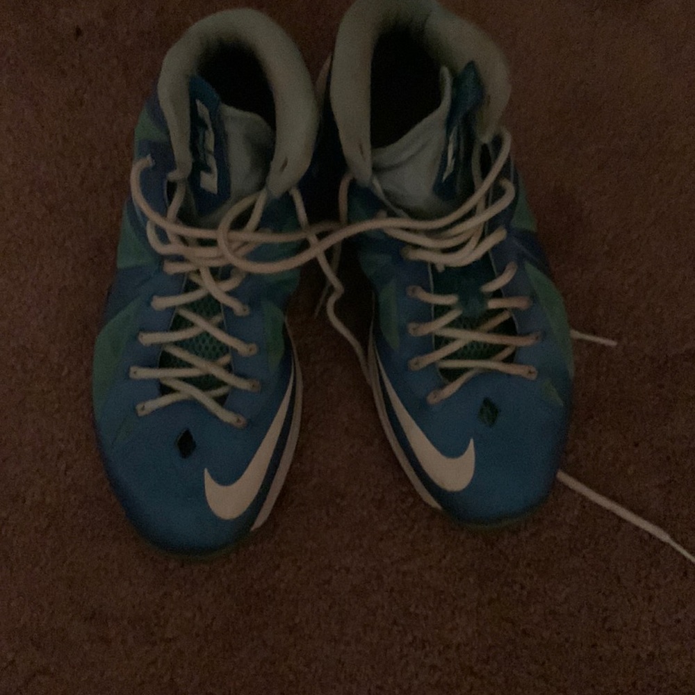 Nike lebrons size 8 men’s